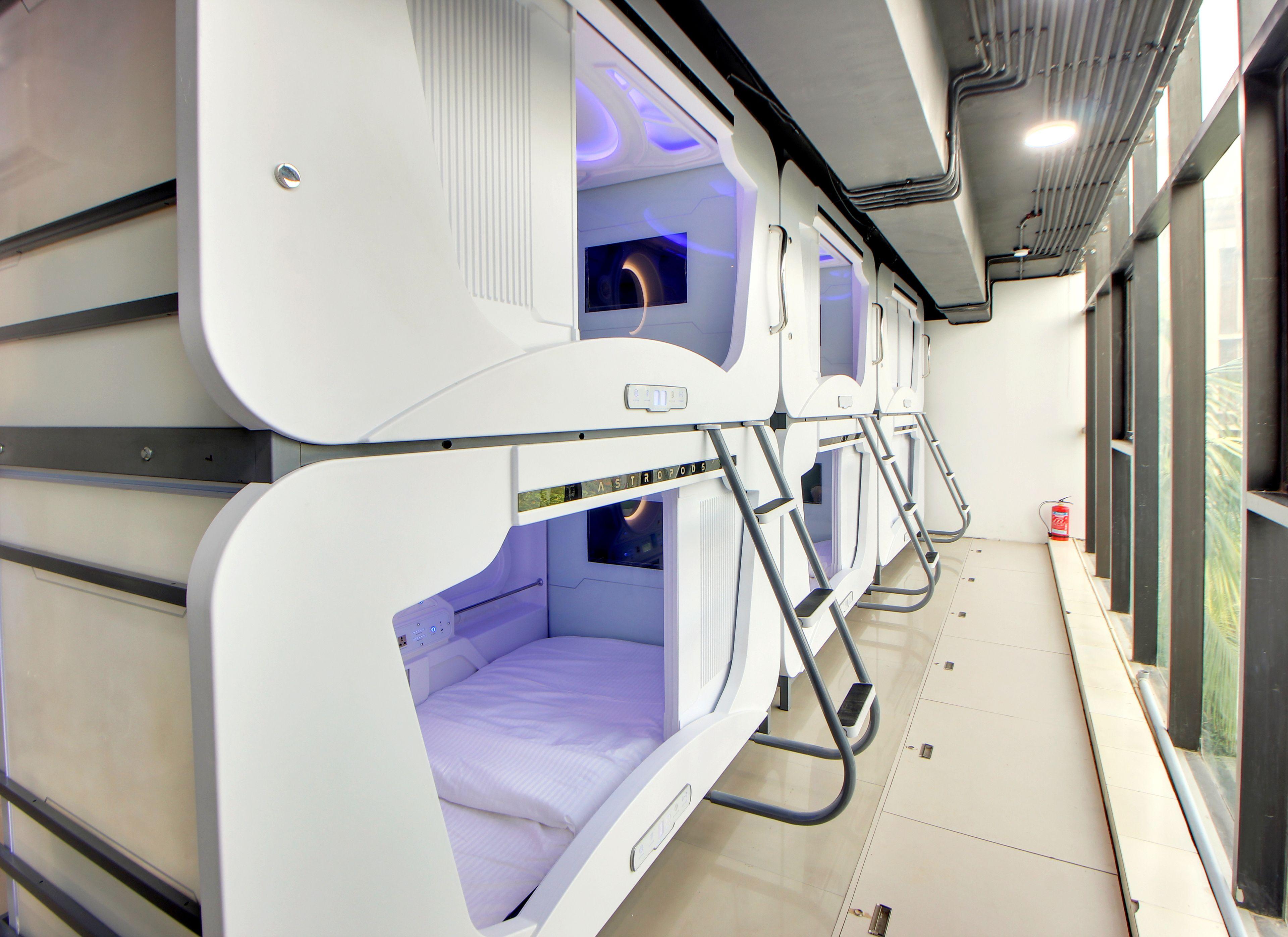 Hotel Astropods Airport, Mumbai. — Photos 1